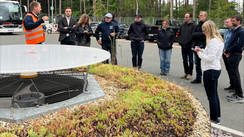 Teilnehmer*innen der Fachexkursion "Neue Wege der Wärmeversorgung und -speicherung besichtigen den Eisspeicher von Max Bögl
