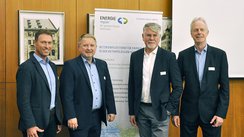 Der Vorstandsvorsitzende der ENERGIEregion Nürnberg e.V. Dr. Jens Hauch (Helmholtz-Institut Erlangen-Nürnberg für Erneuerbare Energien; 2. v. l.) mit den stellvertretenden Vorstandsvorsitzenden (v. l.) Thomas Vogel (zeitgeist engineering gmbh), Rainer Kleedörfer (N-ERGIE Aktiengesellschaft) und Roland Piatkowski (tga-engineering GmbH)