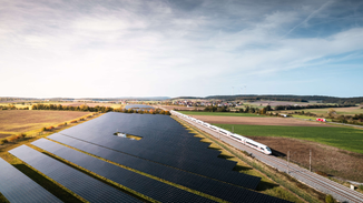 Freiflächenphotovoltaik an der Bahnstrecke in Markt Bibart