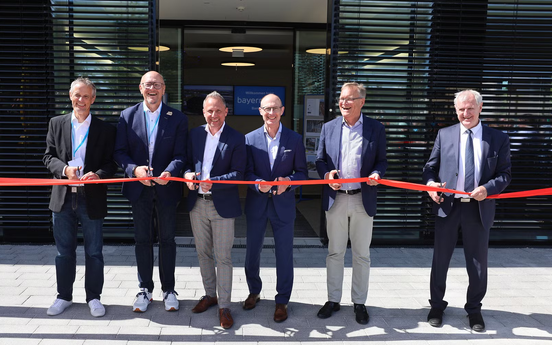 Einweihung des Bamberger Sonnenhauses mit Bayerns Umweltminister Thorsten Glauber und dem Vorstandsvorsitzenden der Bayernwerk AG, Dr. Egon Leo Westphal