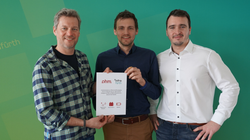 Marcus Winter, Leiter Erzeugung infra fürth gmbh (von links), Prof. Dr. Florian Uhrig, Professur für Wasserstoffsysteme an der Ohm und Tobias Nierlich, wissenschaftlicher Mitarbeiter im Projekt „Energiespeicherkonzept zu Batteriespeichern und Wasserstoffherstellung für Fürth“