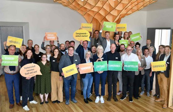 Akteure der energetischen Gebäudesanierung bei der Kick-Off-Veranstaltung für One-Stop Shops Gebäudesanierung in der Metropolregion Nrünberg am 21.09.2026