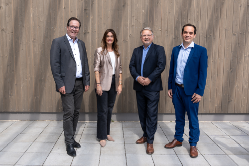v.l.n.r.: Peter Will (Geschäftsführer der ENERGIEregion Nürnberg e.V.), Arina Zonner (UTN-Vizepräsidentin für Beschäftigte, Alumni und Gleichstellung), Dr. Jens Hauch (Vorstandsvorsitzender der ENERGIEregion) und Dr. Christian Sölch (fachlicher Ansprechpartner der UTN)