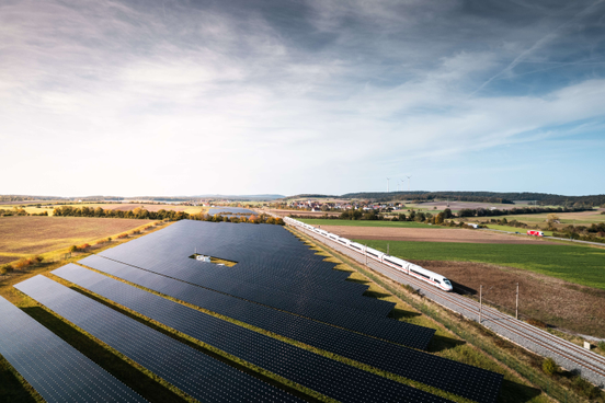 Freiflächenphotovoltaik an der Bahnstrecke in Markt Bibart