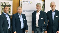 Der neue Vorstandsvorsitzende der ENERGIEregion Nürnberg e.V. Dr. Jens Hauch (Helmholtz-Institut Erlangen-Nürnberg für Erneuerbare Energien; 2. v. l.) mit den stellvertretenden Vorstandsvorsitzenden (v. l.) Thomas Vogel (zeitgeist engineering gmbh), Rainer Kleedörfer (N-ERGIE Aktiengesellschaft) und Roland Piatkowski (tga-engineering GmbH)